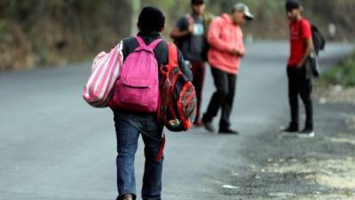 Inmigrantes hondureños sufren en su viaje a Estados Unidos por los nuevos controles migratorios.