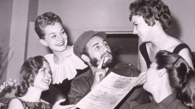 Fidel Castro era un hombre discreto con su familia; poco se sabe de su vida privada. El líder cubano se casó en dos ocasiones y tuvo diez hijos legítimos y hasta el momento se le conocen cuatro hijos ilegítimos. Fidel tuvo más de diez amantes y no se sabe cuántos Castros más haya en la isla.