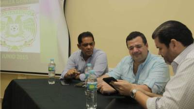 Yankel Rosenthal (centro) fue ratificado en su puesto.