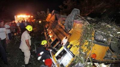 El accidente ocurrió ayer en una curva de la carretera principal del municipio de Santa Rita. Fotos: Wendell Escoto