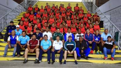 Pare el recuerdo. Los árbitros posaron para el lente de Golazo tras finalizar la prueba. Foto Moisés Valenzuela