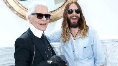 El diseñador Karl Lagerfeld junto al actor Jared Leto en una foto de archivo.