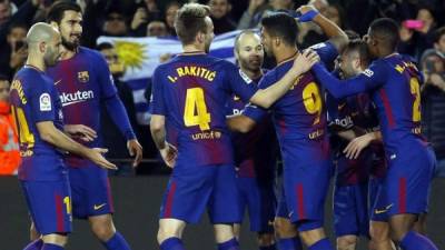 Los jugadores del Barcelona celebrando uno de los goles contra el Celta.