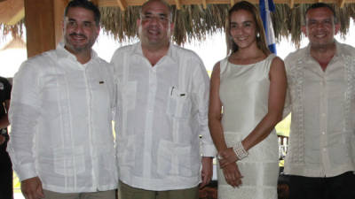 José Gutiérrez, Camilo Atala, Nelly Jérez y el presidente Porfirio Lobo Sosa.