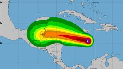 La tormenta tropical Lisa avanza hacia el Caribe de Centroamérica donde se pronostica que impactará a mediados de esta semana.