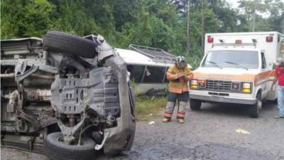 El accidente fue entre un bus y un carro particular.