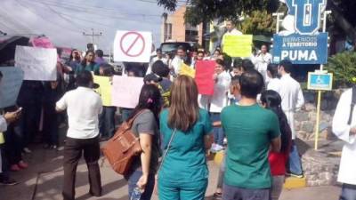 La protesta se dirige hacia Casa Presidencial en Tegucigalpa.