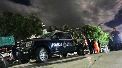 Efectivos militares resguardan la zona donde cinco policías estatales fallecieron y dos resultaron heridos tras una emboscada ocurrida el viernes por la noche en las inmediaciones del municipio de San Vicente Coatlán, en la región central del estado de Oaxaca, sur de México, informaron este sábado las autoridades. EFE