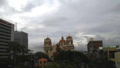 Lluvias leves generará el desplazamiento de una onda tropical en la mayor parte del país.