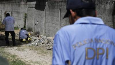 El agente Linares murió casi al instante al recibir un impacto de bala en el pecho.