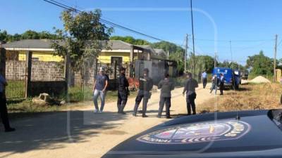 Autoridades policiales hicieron la inspección en el barrio Los Mangos de Puerto Cortés.