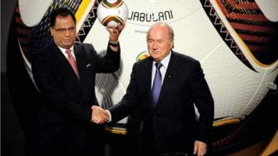 Danny Jordaan y Joseph Blatter durante el lanzamiento del Mundial 2010.