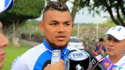 Mario Martínez habló con los medios que cubrieron el entrenamiento de la Selección de Honduras. Foto Ronald Aceituno