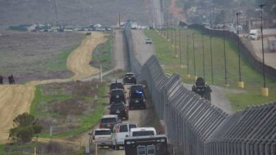 Tras visitar la frontera, Trump firmará hoy una proclamación por la que ordenará a los Departamentos de Defensa y Seguridad Nacional que trabajen con los estados para desplegar militares de la Guardia Nacional en la frontera con México.