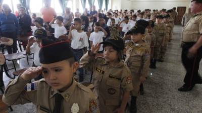 Los pequeños durante el acto de inauguración.