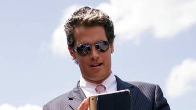 Milo es un activista de extrema derecha editor del sitio web fundado por la mano derecha de Trump, Steve Bannon.