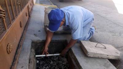 Cuadrillas de cobranzas hacen los cortes.