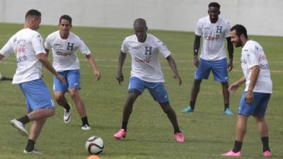 Los jugadores trabajaron en espacio reducido en la grama del Carlos Miranda de Comayagua.