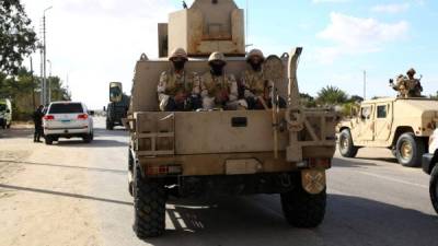 Fuerzas de seguridad patrullan en el norte de la ciudad de Arish (Egipto). EFE/Archivo