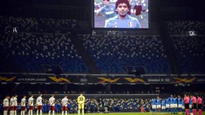 El Napoli sigue de luto por la muerte de su mayor ídolo Diego Armando Maradona. Foto AFP