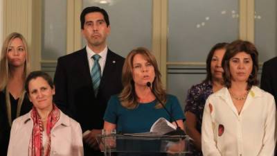 La canciller peruana Cayetana Aljowin, durante una rueda de prensa en Lima (Perú), luego de una reunión del Grupo de Lima. EFE