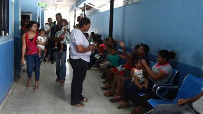 En la sala de emergencia de adultos del IHSS aumentaron las camas de 18 a 35. fotos G. Sierra.