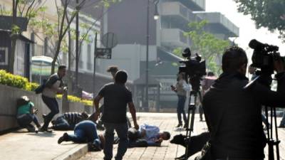 Un muerto y tres heridos dejó una balacera durante una manifestación en el zócalo de Cuernavaca./Reforma.