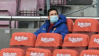 Messi, suplente en el Camp Nou durante el Barcelona-Betis. Foto AFP