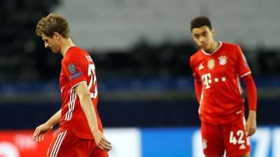 Thomas Müller se fue del Parque de los Príncipes muy cabizbajo y triste por la eliminación ante el PSG. Foto EFE