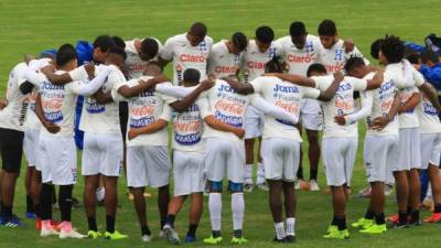 La selección de Honduras se enfrenta este martes a Chile en el etadio Germán Becker de la ciudad de Temuco. La Bicolor llega este motivada a este duelo tras vencer a Panamá. Habrán sorpresas en el 11 titular de la Bicolor.