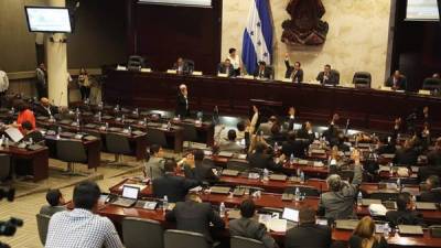 Diputados del Congreso de Honduras votan a favor de dispensar dos debates al decreto de emergencia para depurar la Policía Nacional.