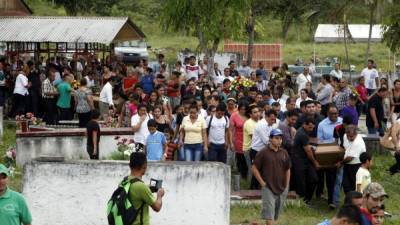 La pérdida de Rubén David Jule y su esposa Mary Cruz Lazo, deja un vacío en su familia. El dolor se apoderó de sus hijos, familiares y amigos quienes lamentaban su trágica muerte.