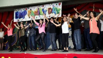 Los estudiantes de último año hicieron su presentación final llenos de alegría y nostalgia a la vez.