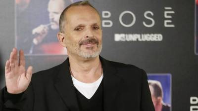 Miguel Bosé no teme en compartir sus opiniones en Twitter acerca del Covid-19 y la vacuna que puede acabar con la enfermedad.