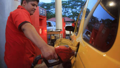 La tendencia de precios de las gasolinas se mantiene hacia la baja.