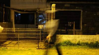 Las autoridades aún no definen si levantarán cargos contra la mujer que alega que asesinó a su esposo en defensa propia. Foto: El País, Uruguay.