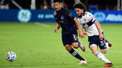 Roger Espinoza fue titular en la victoria del Sporting Kansas City ante Vancouver.