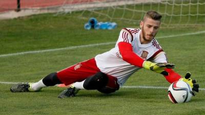 El jugador de la selección nacional de fútbol David de Gea durante el entrenamiento que el combinado español ha llevadoa acabo esta tarde en la Ciudad del Fútbol de Las Rozas (Madrid), para preparar los partidos clasificatorios de la Eurocopa que disputarán frente a Eslovaquia y Macedonia. EFE