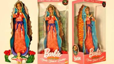 La exposición muestra a figuras de Ken y Barbie ataviadas como iconos religiosos como la Virgen de Guadalupe