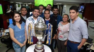 La Copa del Torneo Clausura 2018 estuvo en la redacción de Diario LA PRENSA. Foto Melvin Cubas