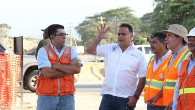 El alcalde Armando Calidonio hizo un recorrido ayer por el bulevar del norte junto a funcionarios.