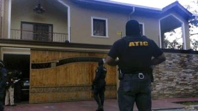 Agentes de la Atic durante uno de los operativos realizados en el marco de 'Avalancha'.