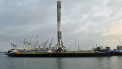 SpaceX se apunta un éxito en el objetivo a reducir el costo de las misiones al espacio. Foto: AFP Texto: Efe