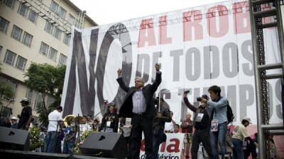 Andrés Manuel López Obrador mostró su descontento con algunas decisiones tomadas por el gobierno de Peña Nieto.