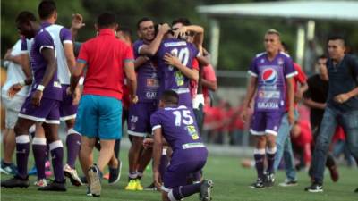 Los jugadores del Villanueva FC celebrando su clasificación a la final de la Segunda División. Foto Juan Salgado