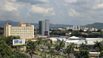 La zona hotelera de San Pedro Sula se concentra en el bulevar que conduce hacia el sur. Foto: Amílcar Izaguirre.