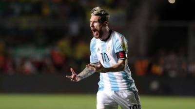 Lionel Messi brilló con una gran actuación para liderar la victoria de Argentina sobre Colombia. Foto EFE