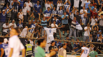 El atacante de la Bicolor, Jerry Palacios, tuvo el gran gesto de dedicarle su gol a los aficionados que llegaron al estadio Olímpico.