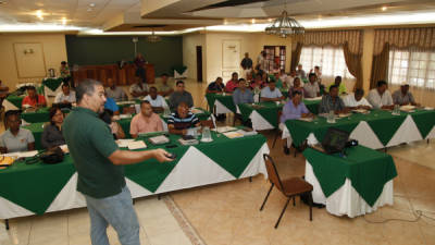 Varios jefes edilicios del litoral atlántico participaron de este foro regional.