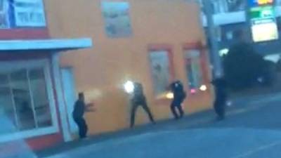 Un transeúnte grabó un video del momento en que el hombre mexicano fue abatido a tiros por tres policías de Pasco, Washington.